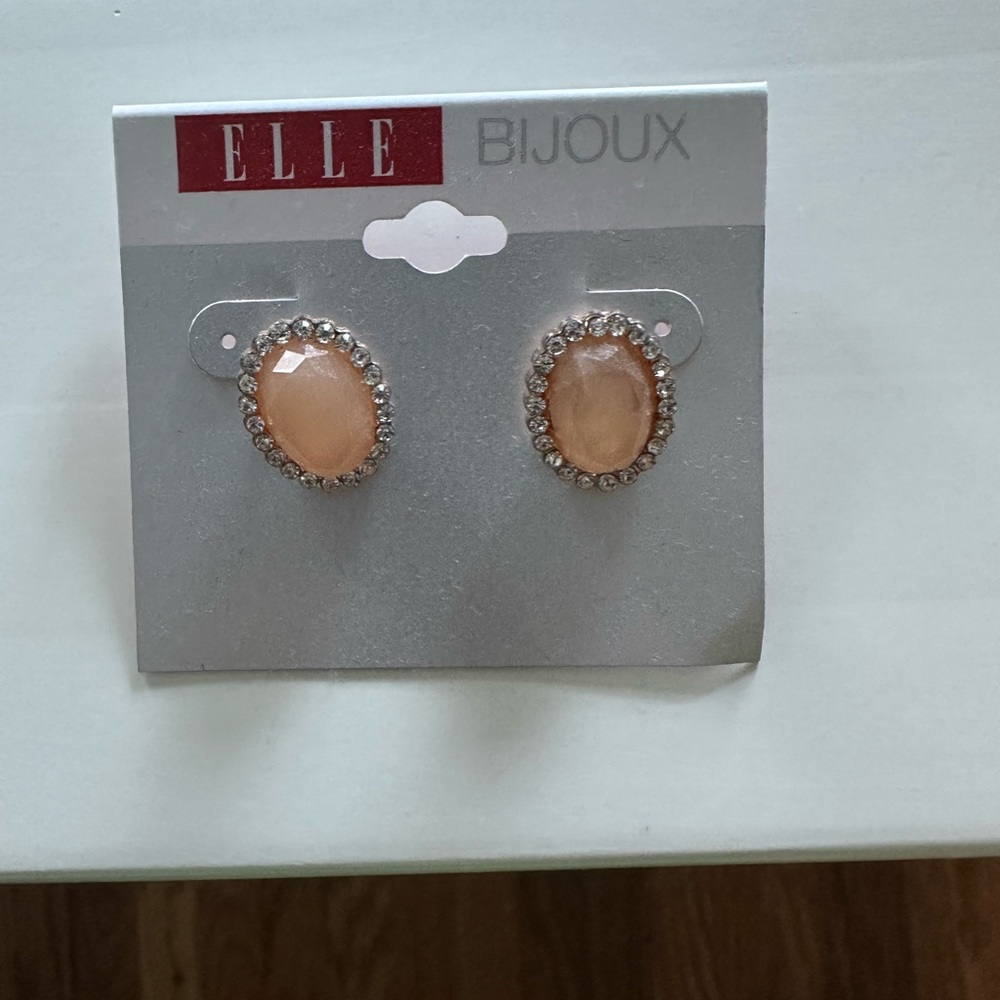 NWT- Elle Peach and rhinestone earrings
